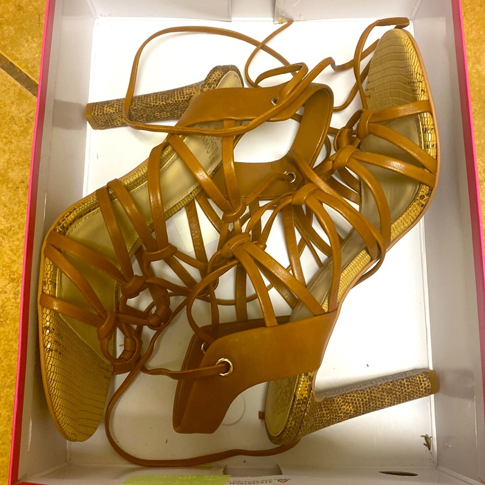 Vince Camuto size 9 sandal/ heels